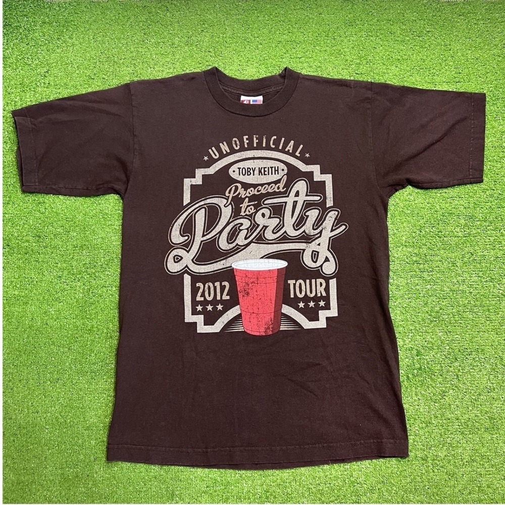 Vintage Toby Keith Tour Shirt Med. Chocolate Brown 2012 Red Solo Cup Party Tee‎